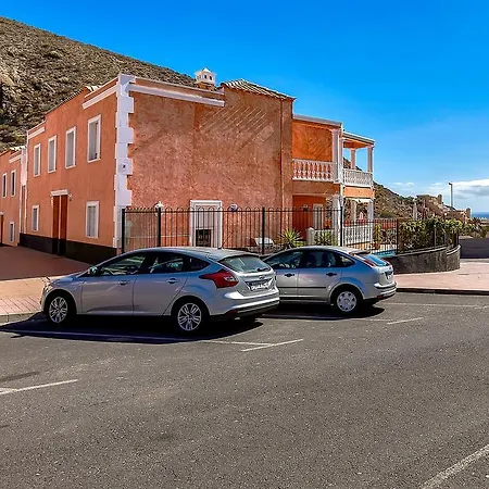 Villa In Los Cristianos