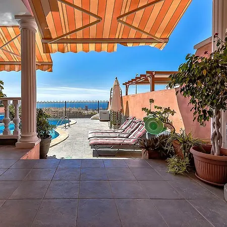 In Los Cristianos Villa *
